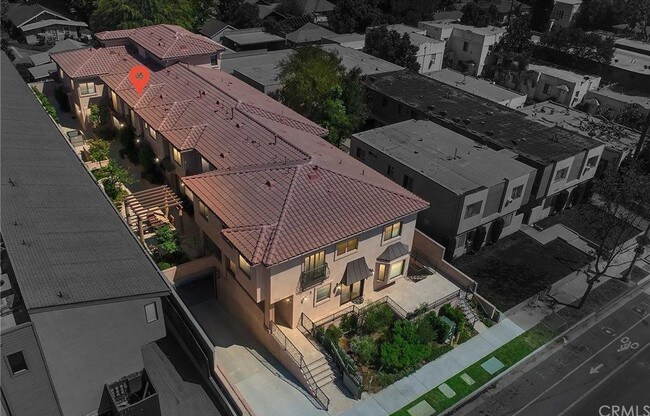 Building Photo - 730 S Marengo Ave