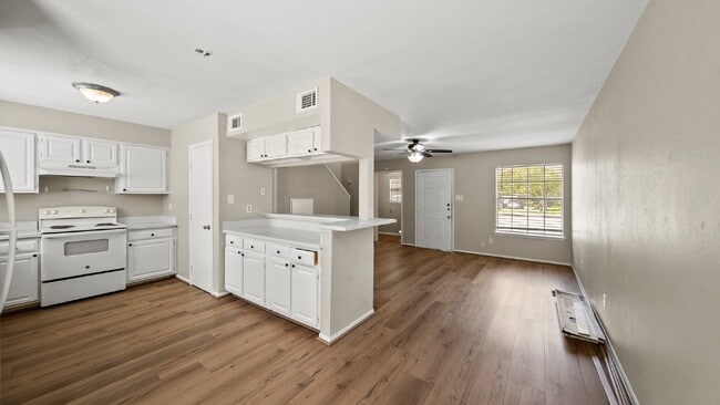 Foto del edificio - Recently updated 2-bedroom, 1.5-bathroom a...