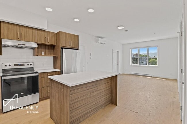 Building Photo - 1036 Coronation Ave