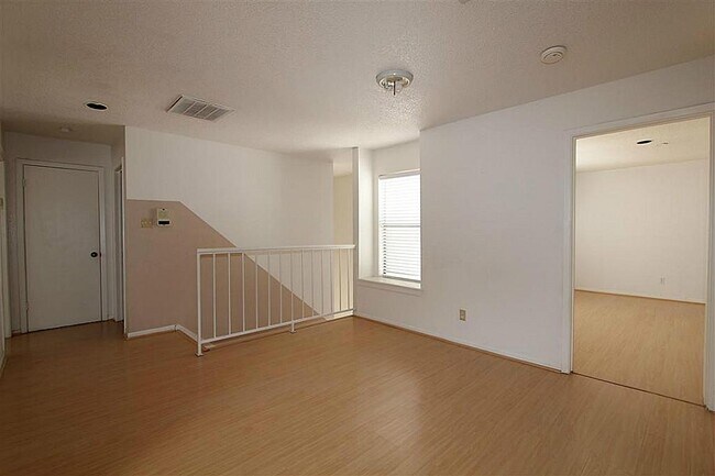 Foto del edificio - 2277 S Kirkwood Rd