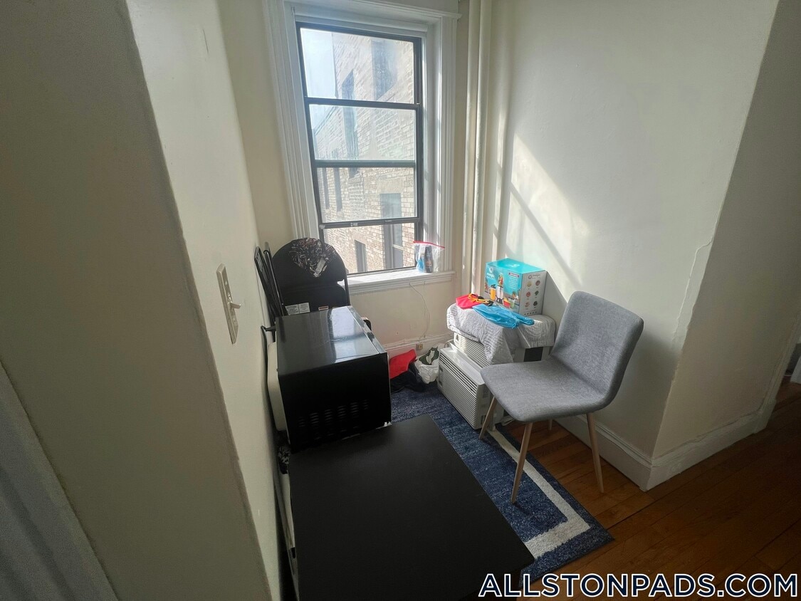 Primary Photo - 1156 Commonwealth Ave