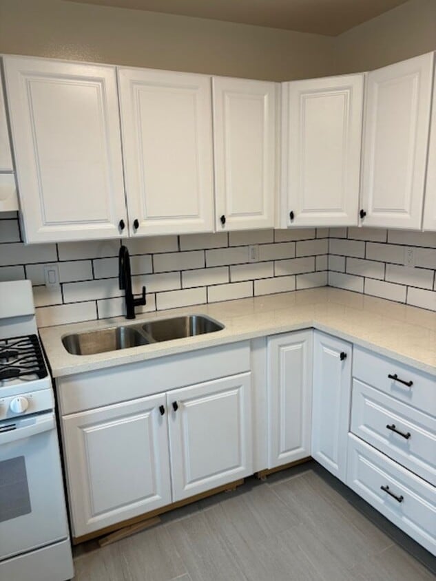 Primary Photo - Renovated Studio Apartment for Lease in Va...