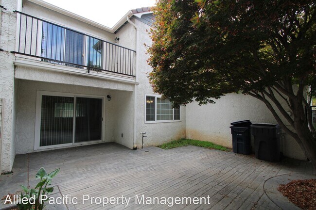 Building Photo - 3 br, 2.5 bath House - 40 Dearborn Circle