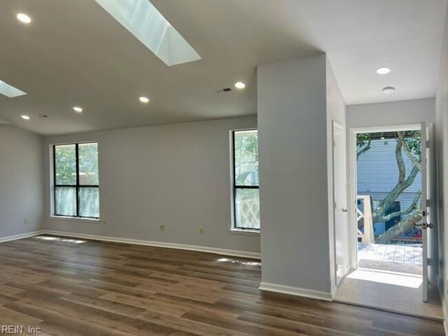 Building Photo - FOR RENT - BEACH LIVING!