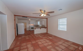 Building Photo - 33 E 400 S