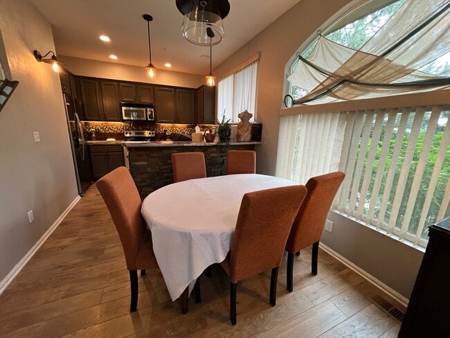 Building Photo - Fantastic Townhome in Loveland