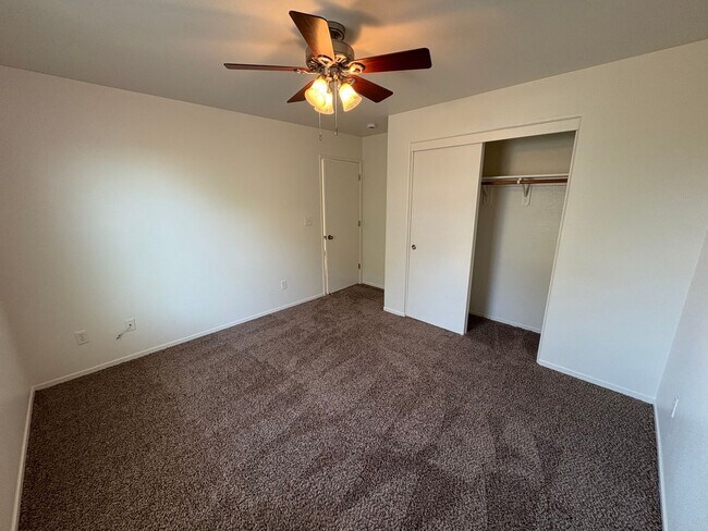 Building Photo - Beautiful home Ready to move in.