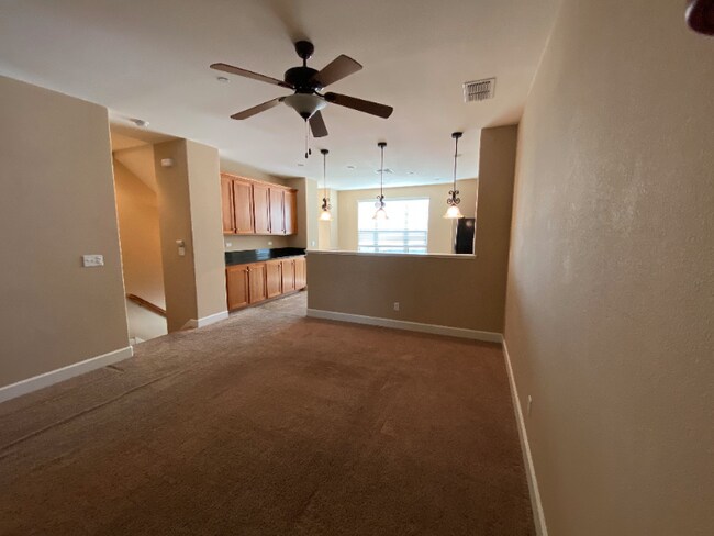 Foto del edificio - 6119 Lonetree Blvd