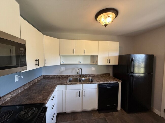 Building Photo - 213 Poplar Dr