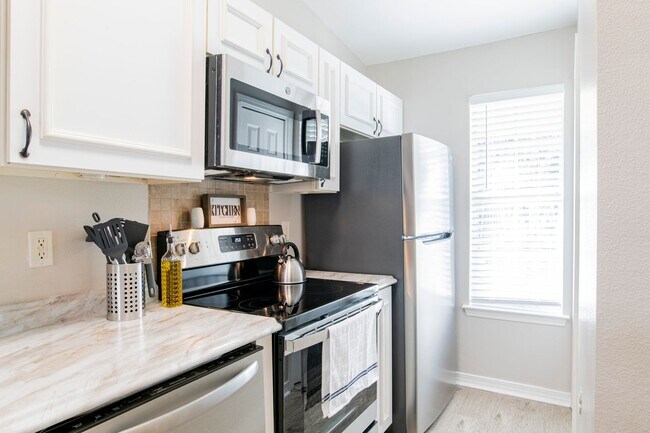 Building Photo - Welcoming & Bright 2 Bed/1 Bath Patiohome ...