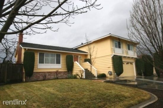Building Photo - 9885 Broadmoor Dr