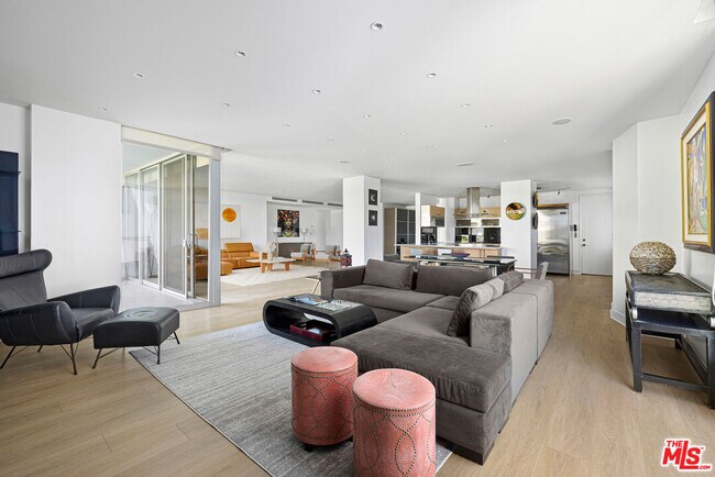 Foto del edificio - 1100 Alta Loma Rd