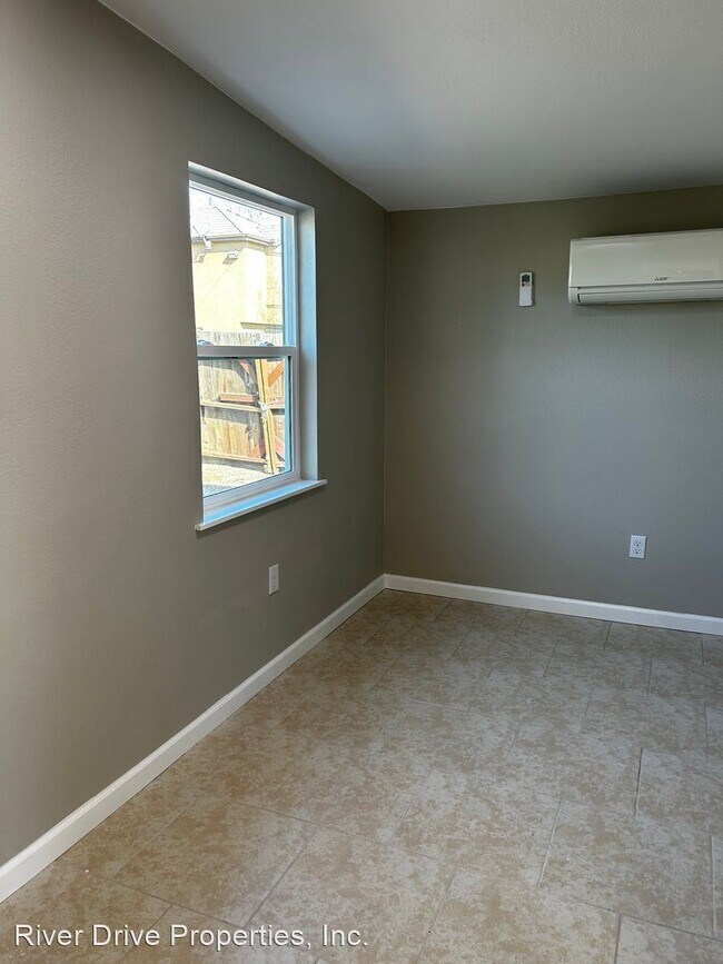 Building Photo - 1 br, 1 bath House - 543 Angelus St.