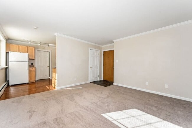Building Photo - Cozy 1 Bed, 1 Bath Condo with Essential Amenities / Available Now!