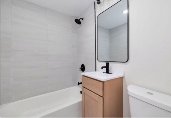 Foto del edificio - 921 Tyson Ave