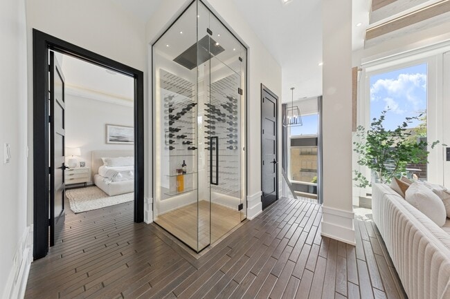 Building Photo - 2756 N Magnolia Ave