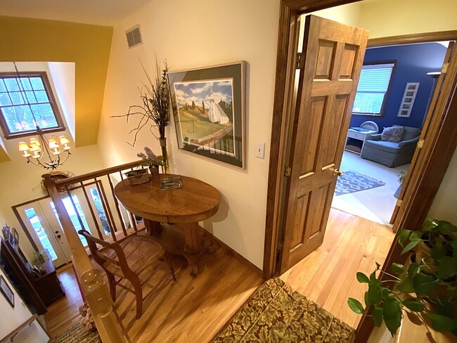 Parte superior de Strs doble entrada a BR - 19 Timber Ln