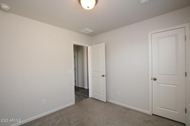 Building Photo - 261 S Seneca Dr