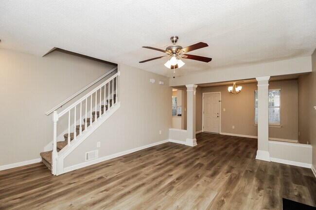 Building Photo - 427 Windstream Dr SW