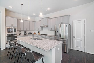 Building Photo - 206 Liatris Ct