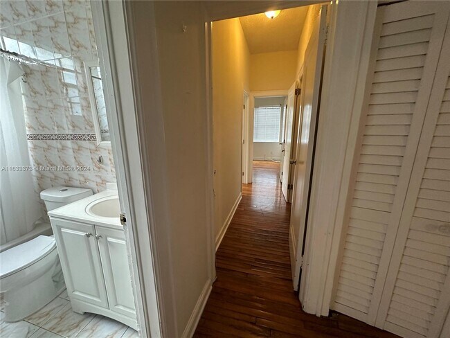 Foto del edificio - 2328 SW 17th St