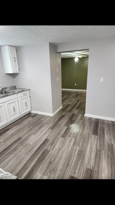 Foto principal - 5243 Highland Rd