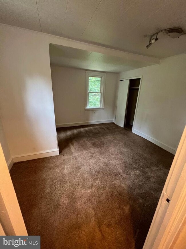 Building Photo - 365 E Springfield Rd