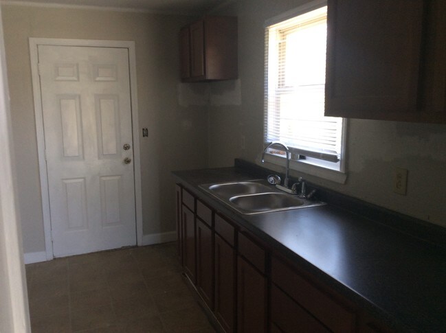 Foto del edificio - 2403 Marlowe Ave