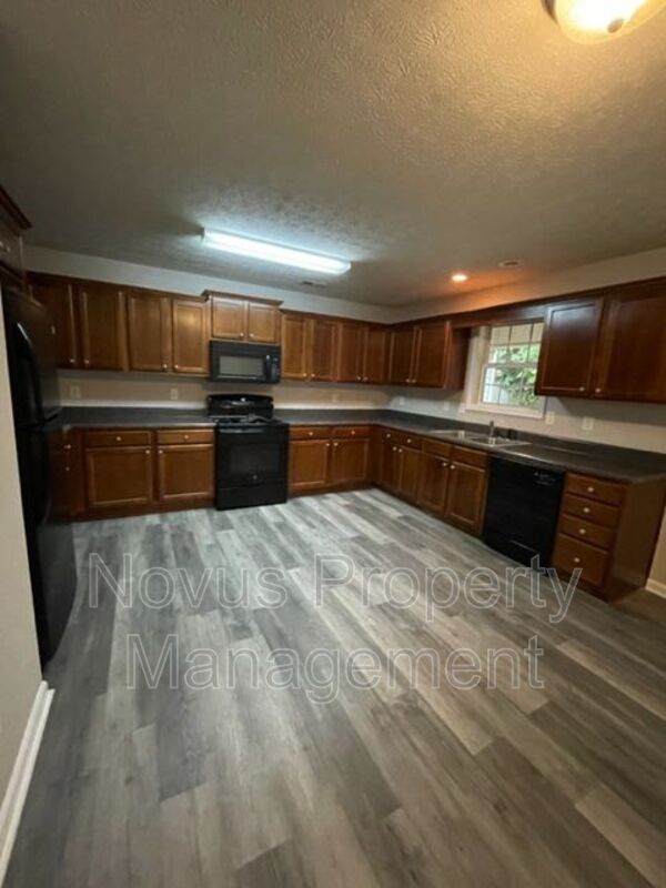Building Photo - 611 Burson Avenue