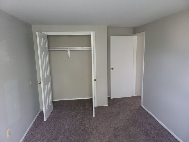 Foto del edificio - 303 Wisewell Ct