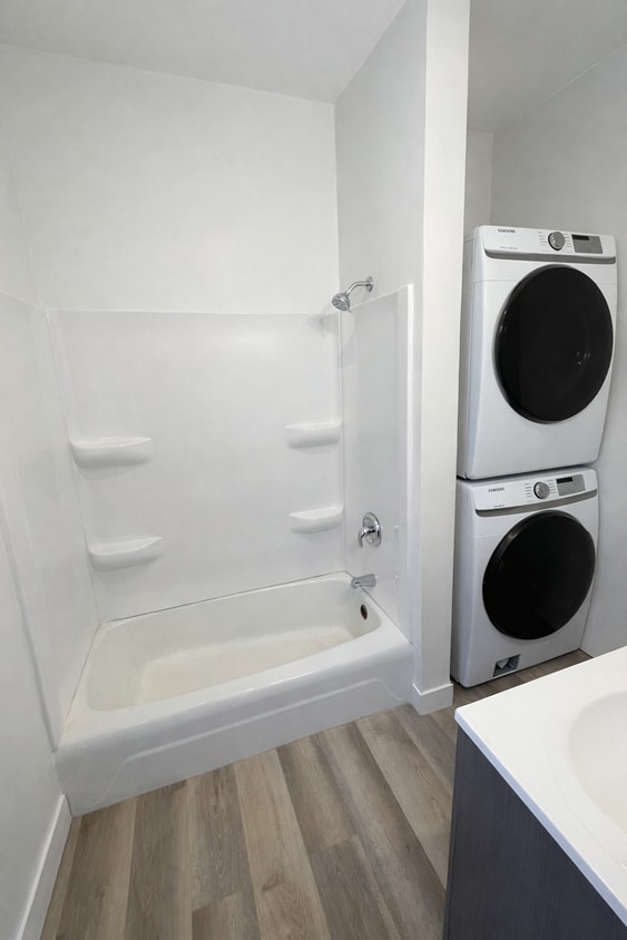 Building Photo - 717 2nd Ave NE