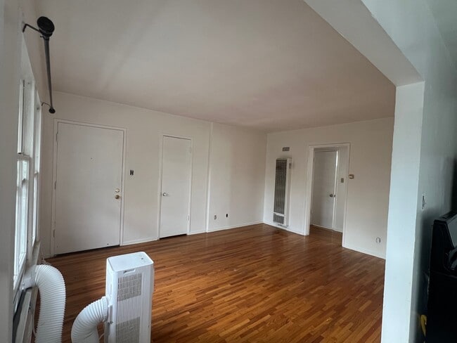 Foto del edificio - 873 N Hoover St