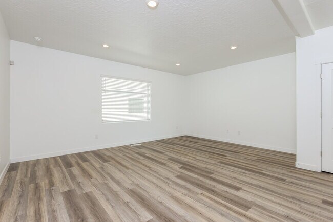 Building Photo - 1093 W 90 S