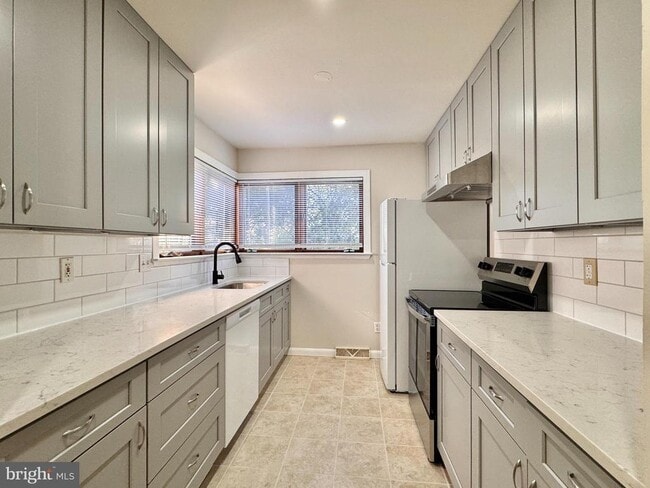 Foto del edificio - 4800 Sugar Plum Ct