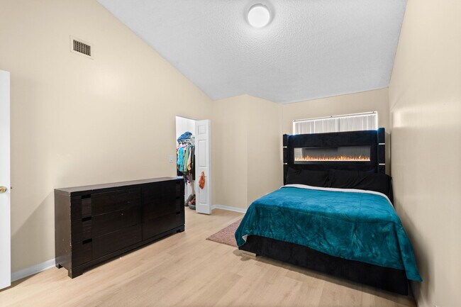 Foto del edificio - 3405 NW 44th St