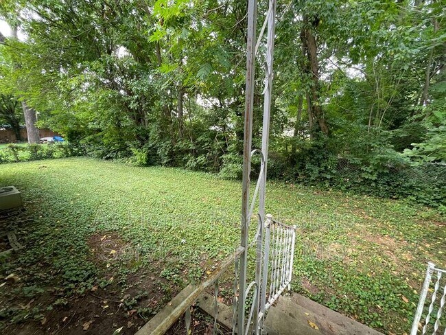 Building Photo - 629 S Fairway Ave