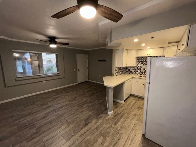 Building Photo - 12221 W Bell Rd