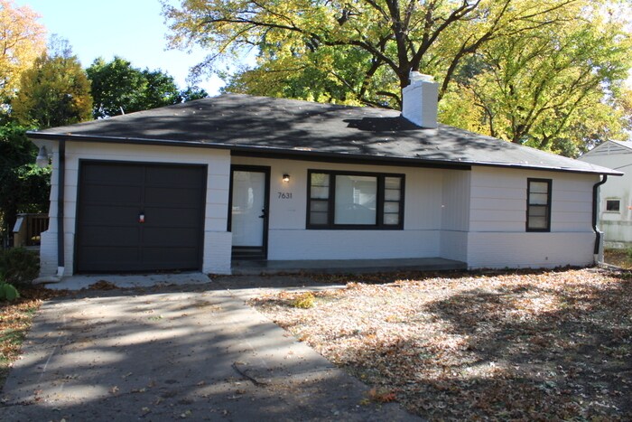 Foto principal - Spacious 4 bedroom and 2 bath with a very ...