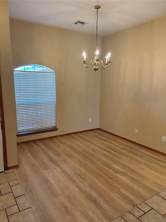Building Photo - 8204 Prairie Ridge Rd