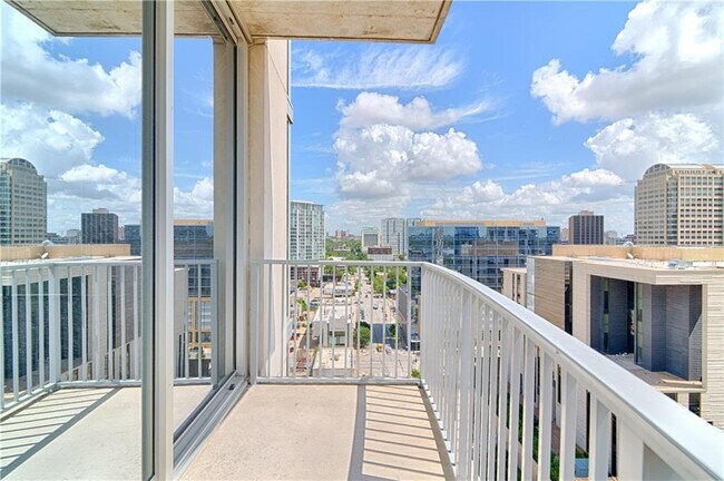 Building Photo - 360 Nueces St