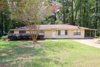 Building Photo - 131 Green Dr