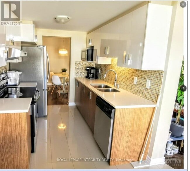 Building Photo - 348 Tourmaline Cres