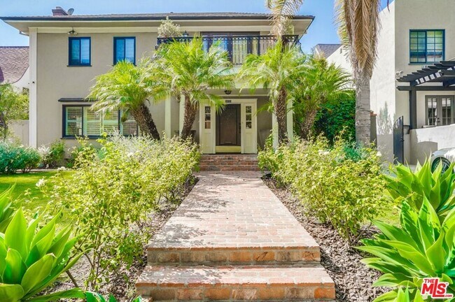 Foto del edificio - 2033 N Serrano Ave