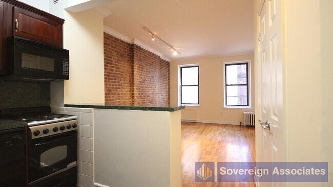 Building Photo - 906 Amsterdam Ave