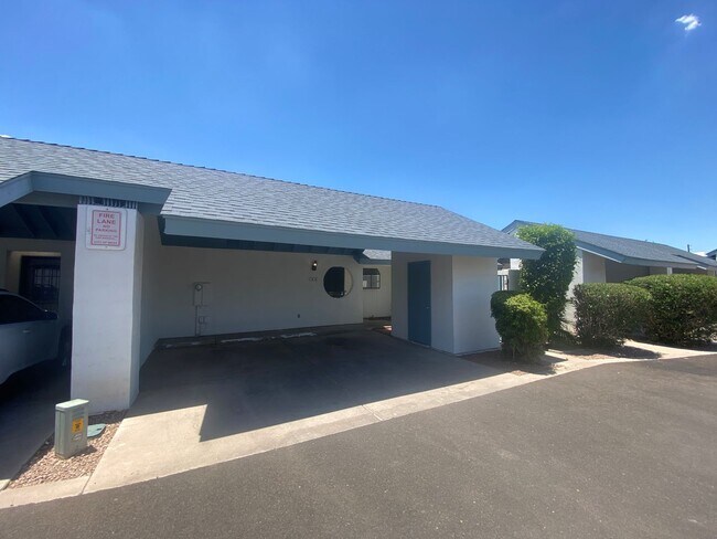 Building Photo - Updated 2 Bed/2 Bath Condo in Great Mesa L...