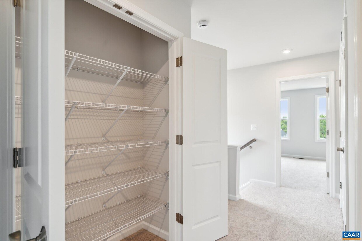 Building Photo - 5990 Cling Ln