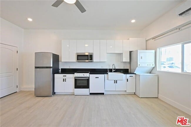 Building Photo - 7929 Blackburn Ave