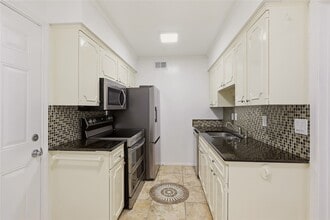 Building Photo - 7937 Royal Ln