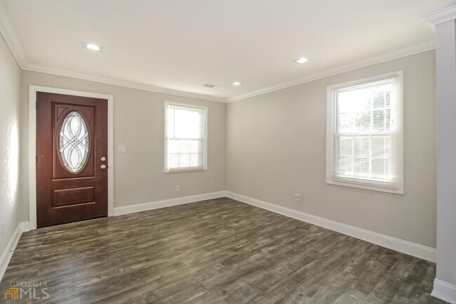 Foto del edificio - 728 Casplan St SW