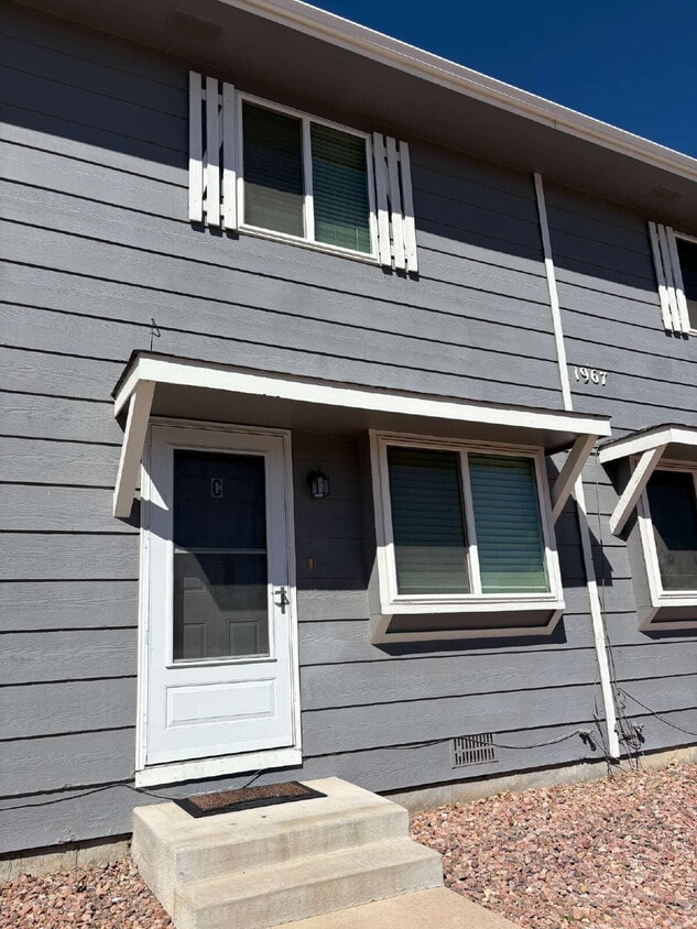 Foto principal - 2 bedroom townhouse - Mineola